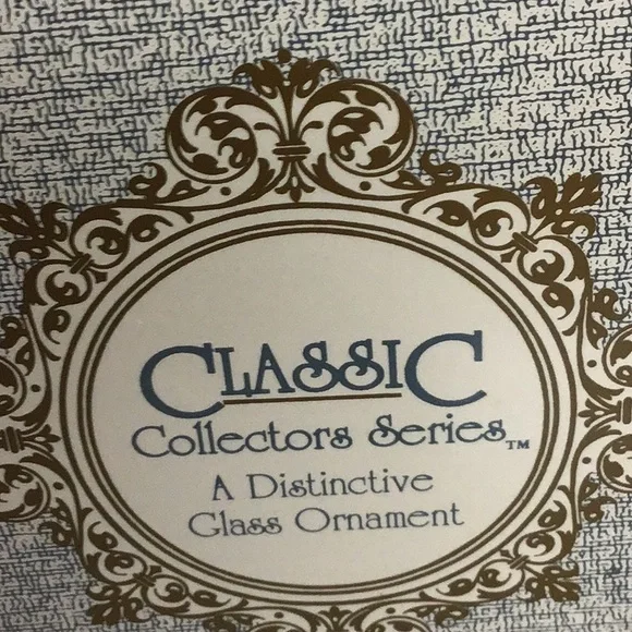 MARILYN MONROE CLASSIC COLLECTORS SERIES GLASS ORNAMENT - Picture 4 of 10